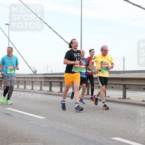 03.10.2025 - Köhlbrandbrückenlauf Lena Gebhardt http://msf.ph/oto/9196837 03.10.2025 15:29:06 Position 1 7718, 9520, 9151, 9371 meine-sportfotos.de