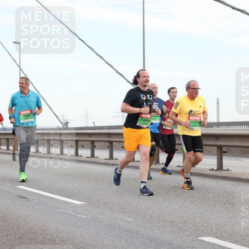 03.10.2025 - Köhlbrandbrückenlauf Lena Gebhardt http://msf.ph/oto/9196839 03.10.2025 15:29:07 Position 1 9151, 9371, 7718 meine-sportfotos.de