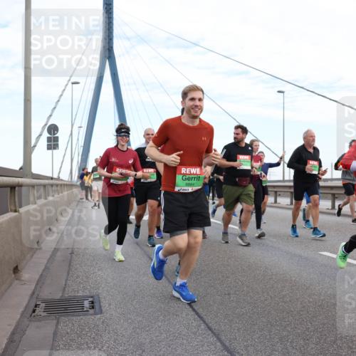 03.10.2025 - Köhlbrandbrückenlauf Lena Gebhardt http://msf.ph/oto/9196861 03.10.2025 15:29:12 Position 1 8884, 7200 meine-sportfotos.de