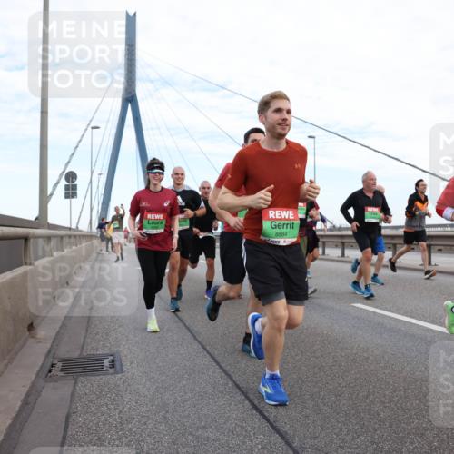 03.10.2025 - Köhlbrandbrückenlauf Lena Gebhardt http://msf.ph/oto/9196862 03.10.2025 15:29:13 Position 1 8884, 7200 meine-sportfotos.de