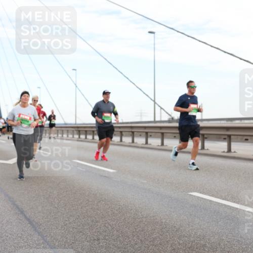 03.10.2025 - Köhlbrandbrückenlauf Lena Gebhardt http://msf.ph/oto/9196885 03.10.2025 15:29:19 Position 1  meine-sportfotos.de