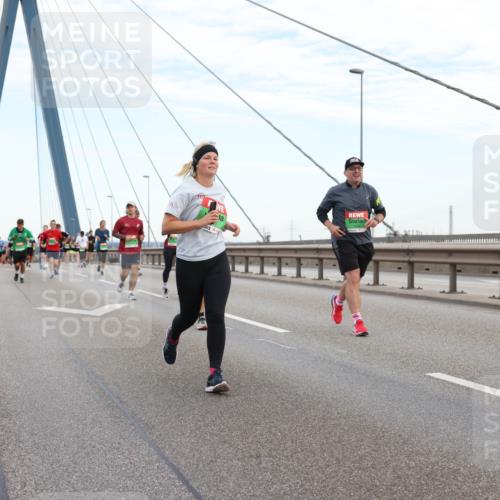 03.10.2025 - Köhlbrandbrückenlauf Lena Gebhardt http://msf.ph/oto/9196887 03.10.2025 15:29:20 Position 1 7432 meine-sportfotos.de