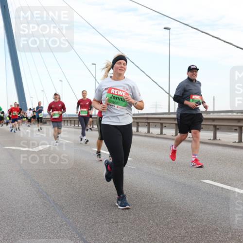 03.10.2025 - Köhlbrandbrückenlauf Lena Gebhardt http://msf.ph/oto/9196889 03.10.2025 15:29:20 Position 1 8051 meine-sportfotos.de
