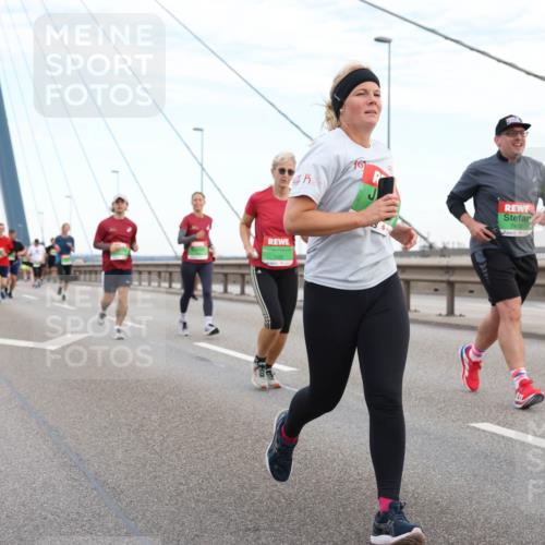 03.10.2025 - Köhlbrandbrückenlauf Lena Gebhardt http://msf.ph/oto/9196891 03.10.2025 15:29:20 Position 1 36, 7432 meine-sportfotos.de