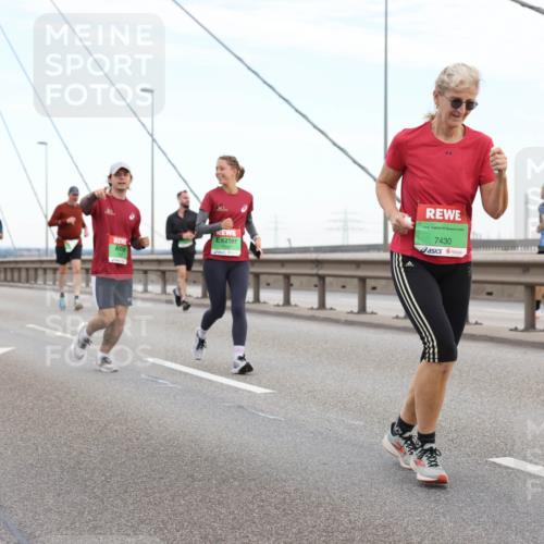 03.10.2025 - Köhlbrandbrückenlauf Lena Gebhardt http://msf.ph/oto/9196895 03.10.2025 15:29:21 Position 1 7430 meine-sportfotos.de