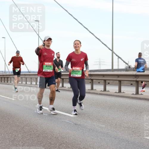 03.10.2025 - Köhlbrandbrückenlauf Lena Gebhardt http://msf.ph/oto/9196899 03.10.2025 15:29:22 Position 1 7541, 7542 meine-sportfotos.de