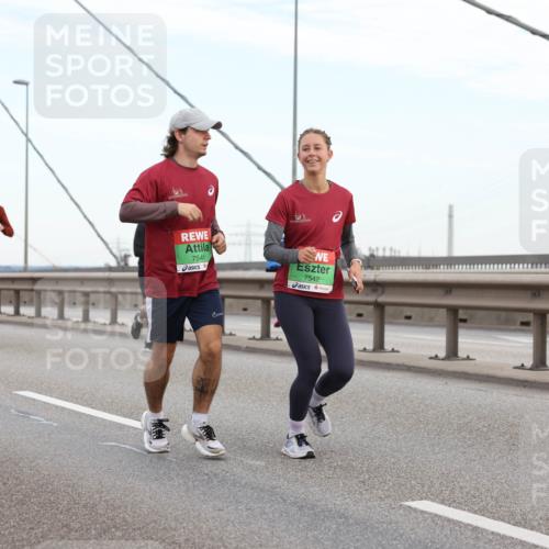 03.10.2025 - Köhlbrandbrückenlauf Lena Gebhardt http://msf.ph/oto/9196903 03.10.2025 15:29:22 Position 1 7541, 7542 meine-sportfotos.de