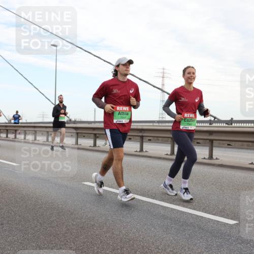 03.10.2025 - Köhlbrandbrückenlauf Lena Gebhardt http://msf.ph/oto/9196909 03.10.2025 15:29:24 Position 1 7541, 7542 meine-sportfotos.de