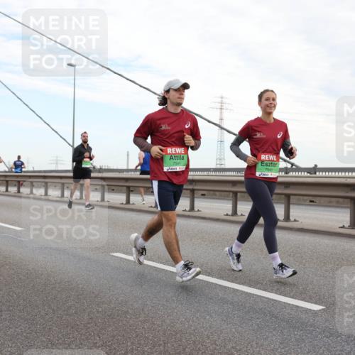 03.10.2025 - Köhlbrandbrückenlauf Lena Gebhardt http://msf.ph/oto/9196910 03.10.2025 15:29:24 Position 1 7541, 7542 meine-sportfotos.de