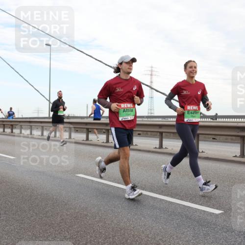 03.10.2025 - Köhlbrandbrückenlauf Lena Gebhardt http://msf.ph/oto/9196911 03.10.2025 15:29:24 Position 1 7541, 7542 meine-sportfotos.de