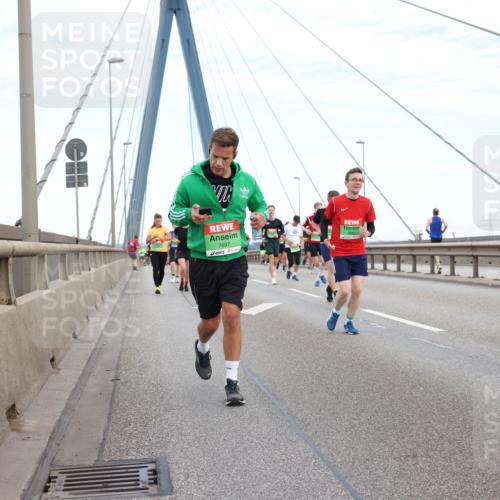 03.10.2025 - Köhlbrandbrückenlauf Lena Gebhardt http://msf.ph/oto/9196920 03.10.2025 15:29:26 Position 1 7697, 7844 meine-sportfotos.de
