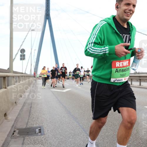 03.10.2025 - Köhlbrandbrückenlauf Lena Gebhardt http://msf.ph/oto/9196927 03.10.2025 15:29:27 Position 1 7697 meine-sportfotos.de