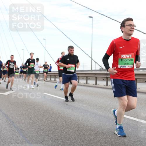 03.10.2025 - Köhlbrandbrückenlauf Lena Gebhardt http://msf.ph/oto/9196929 03.10.2025 15:29:28 Position 1 8881 meine-sportfotos.de