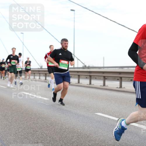03.10.2025 - Köhlbrandbrückenlauf Lena Gebhardt http://msf.ph/oto/9196930 03.10.2025 15:29:28 Position 1 8881 meine-sportfotos.de