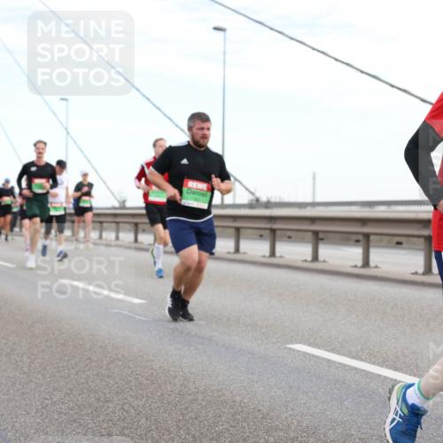 03.10.2025 - Köhlbrandbrückenlauf Lena Gebhardt http://msf.ph/oto/9196931 03.10.2025 15:29:28 Position 1 8881 meine-sportfotos.de