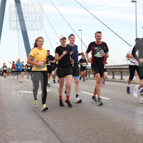 03.10.2025 - Köhlbrandbrückenlauf Lena Gebhardt http://msf.ph/oto/9196942 03.10.2025 15:29:30 Position 1 15, 16, 8541 meine-sportfotos.de