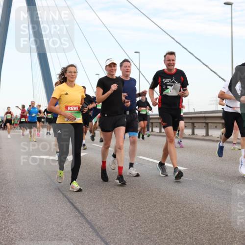 03.10.2025 - Köhlbrandbrückenlauf Lena Gebhardt http://msf.ph/oto/9196943 03.10.2025 15:29:31 Position 1 8541 meine-sportfotos.de