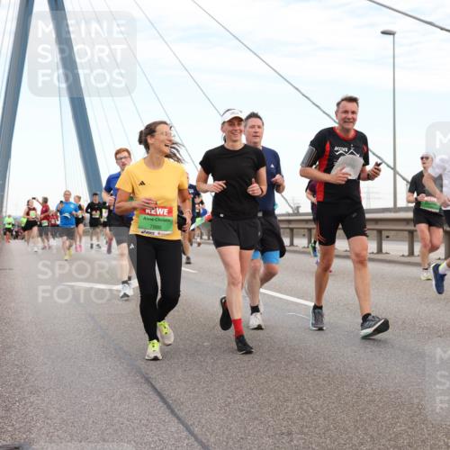 03.10.2025 - Köhlbrandbrückenlauf Lena Gebhardt http://msf.ph/oto/9196945 03.10.2025 15:29:31 Position 1 7886 meine-sportfotos.de