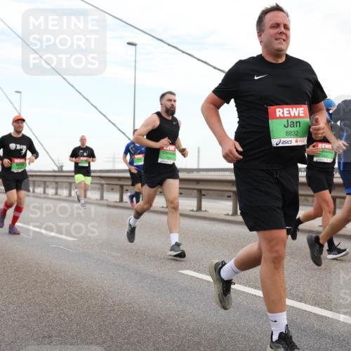 03.10.2025 - Köhlbrandbrückenlauf Lena Gebhardt http://msf.ph/oto/9196962 03.10.2025 15:29:35 Position 1 8832, 7594, 7771 meine-sportfotos.de