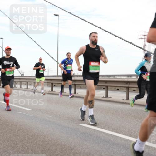 03.10.2025 - Köhlbrandbrückenlauf Lena Gebhardt http://msf.ph/oto/9196963 03.10.2025 15:29:35 Position 1  meine-sportfotos.de