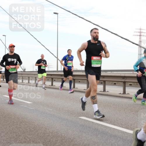 03.10.2025 - Köhlbrandbrückenlauf Lena Gebhardt http://msf.ph/oto/9196964 03.10.2025 15:29:35 Position 1  meine-sportfotos.de