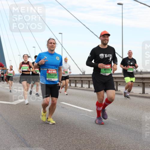 03.10.2025 - Köhlbrandbrückenlauf Lena Gebhardt http://msf.ph/oto/9196968 03.10.2025 15:29:36 Position 1 7782, 8938 meine-sportfotos.de