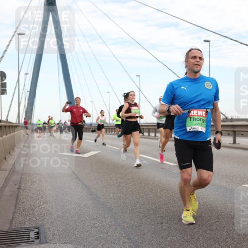 03.10.2025 - Köhlbrandbrückenlauf Lena Gebhardt http://msf.ph/oto/9196972 03.10.2025 15:29:37 Position 1 7782 meine-sportfotos.de