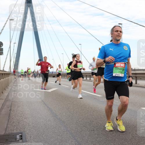 03.10.2025 - Köhlbrandbrückenlauf Lena Gebhardt http://msf.ph/oto/9196973 03.10.2025 15:29:37 Position 1 7782 meine-sportfotos.de