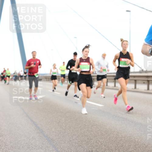 03.10.2025 - Köhlbrandbrückenlauf Lena Gebhardt http://msf.ph/oto/9196974 03.10.2025 15:29:38 Position 1 778 meine-sportfotos.de