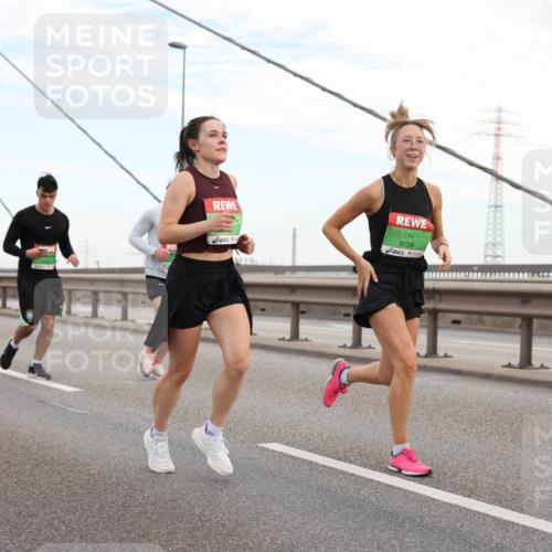 03.10.2025 - Köhlbrandbrückenlauf Lena Gebhardt http://msf.ph/oto/9196978 03.10.2025 15:29:39 Position 1 9739, 8096 meine-sportfotos.de