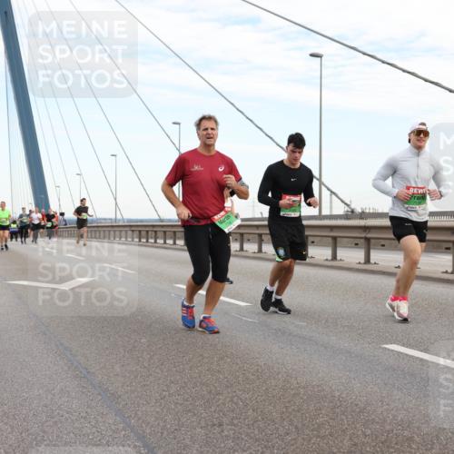 03.10.2025 - Köhlbrandbrückenlauf Lena Gebhardt http://msf.ph/oto/9196981 03.10.2025 15:29:39 Position 1  meine-sportfotos.de