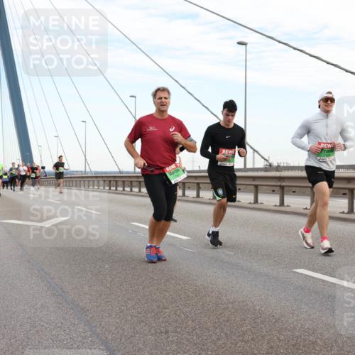 03.10.2025 - Köhlbrandbrückenlauf Lena Gebhardt http://msf.ph/oto/9196982 03.10.2025 15:29:39 Position 1 7739 meine-sportfotos.de