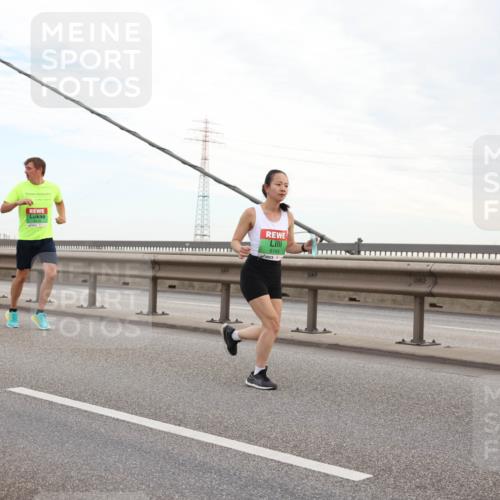 03.10.2025 - Köhlbrandbrückenlauf Lena Gebhardt http://msf.ph/oto/9196992 03.10.2025 15:29:42 Position 1 8168 meine-sportfotos.de