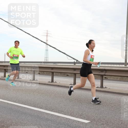 03.10.2025 - Köhlbrandbrückenlauf Lena Gebhardt http://msf.ph/oto/9196993 03.10.2025 15:29:42 Position 1  meine-sportfotos.de
