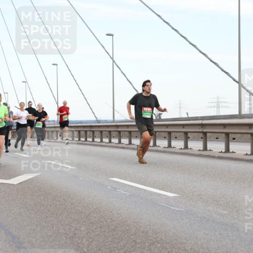 03.10.2025 - Köhlbrandbrückenlauf Lena Gebhardt http://msf.ph/oto/9196995 03.10.2025 15:29:44 Position 1  meine-sportfotos.de