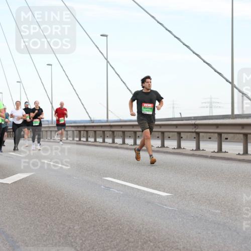 03.10.2025 - Köhlbrandbrückenlauf Lena Gebhardt http://msf.ph/oto/9196998 03.10.2025 15:29:44 Position 1  meine-sportfotos.de