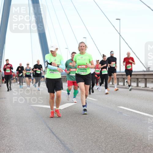 03.10.2025 - Köhlbrandbrückenlauf Lena Gebhardt http://msf.ph/oto/9197008 03.10.2025 15:29:47 Position 1 9547, 9548 meine-sportfotos.de