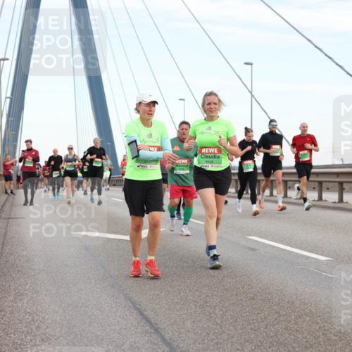03.10.2025 - Köhlbrandbrückenlauf Lena Gebhardt http://msf.ph/oto/9197013 03.10.2025 15:29:47 Position 1 9547, 9548 meine-sportfotos.de
