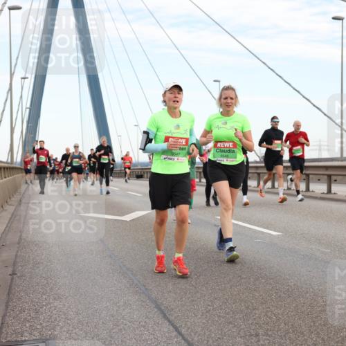 03.10.2025 - Köhlbrandbrückenlauf Lena Gebhardt http://msf.ph/oto/9197015 03.10.2025 15:29:48 Position 1 9547, 9548 meine-sportfotos.de