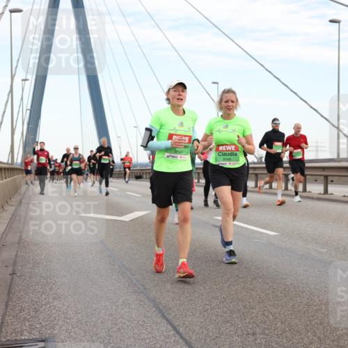 03.10.2025 - Köhlbrandbrückenlauf Lena Gebhardt http://msf.ph/oto/9197016 03.10.2025 15:29:48 Position 1 9547, 9548 meine-sportfotos.de