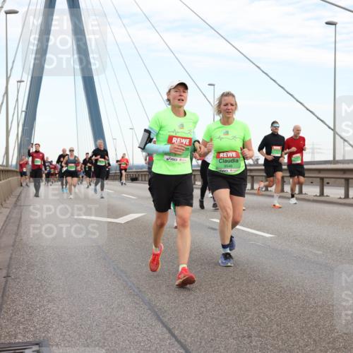 03.10.2025 - Köhlbrandbrückenlauf Lena Gebhardt http://msf.ph/oto/9197017 03.10.2025 15:29:48 Position 1 9548 meine-sportfotos.de