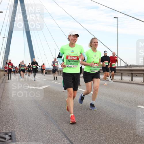 03.10.2025 - Köhlbrandbrückenlauf Lena Gebhardt http://msf.ph/oto/9197019 03.10.2025 15:29:49 Position 1 9547, 9548 meine-sportfotos.de