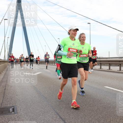 03.10.2025 - Köhlbrandbrückenlauf Lena Gebhardt http://msf.ph/oto/9197021 03.10.2025 15:29:49 Position 1 9548 meine-sportfotos.de