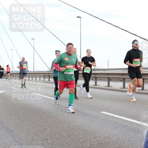 03.10.2025 - Köhlbrandbrückenlauf Lena Gebhardt http://msf.ph/oto/9197023 03.10.2025 15:29:50 Position 1  meine-sportfotos.de