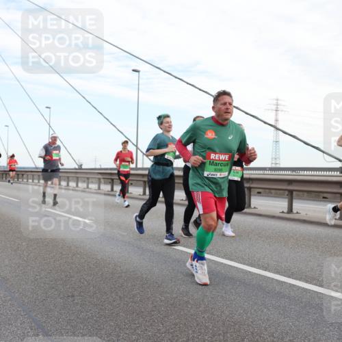 03.10.2025 - Köhlbrandbrückenlauf Lena Gebhardt http://msf.ph/oto/9197026 03.10.2025 15:29:51 Position 1 9295 meine-sportfotos.de