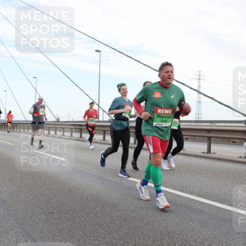 03.10.2025 - Köhlbrandbrückenlauf Lena Gebhardt http://msf.ph/oto/9197027 03.10.2025 15:29:51 Position 1 9295 meine-sportfotos.de