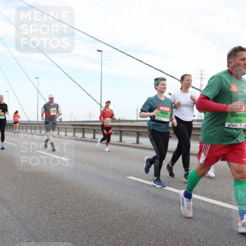03.10.2025 - Köhlbrandbrückenlauf Lena Gebhardt http://msf.ph/oto/9197028 03.10.2025 15:29:51 Position 1 7716, 9295 meine-sportfotos.de