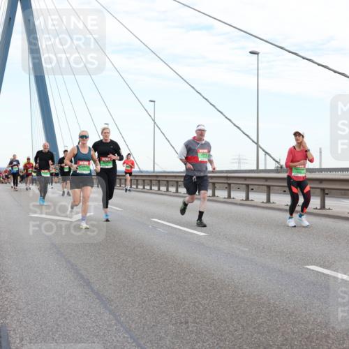 03.10.2025 - Köhlbrandbrückenlauf Lena Gebhardt http://msf.ph/oto/9197030 03.10.2025 15:29:52 Position 1  meine-sportfotos.de
