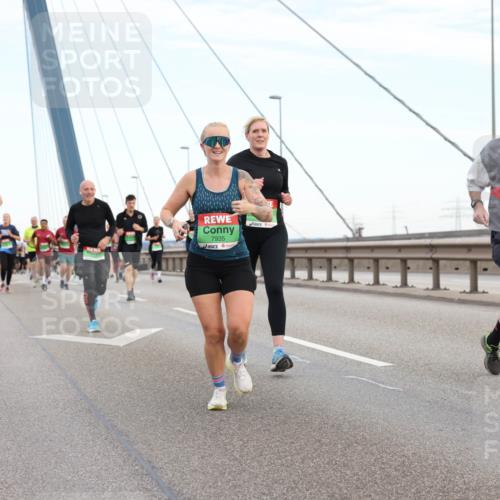 03.10.2025 - Köhlbrandbrückenlauf Lena Gebhardt http://msf.ph/oto/9197034 03.10.2025 15:29:53 Position 1 7935, 8066 meine-sportfotos.de