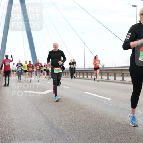 03.10.2025 - Köhlbrandbrückenlauf Lena Gebhardt http://msf.ph/oto/9197041 03.10.2025 15:29:54 Position 1 8113 meine-sportfotos.de